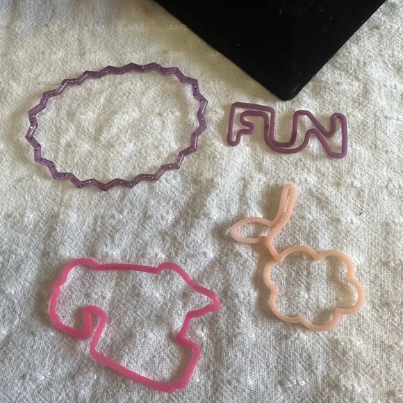 J392 Bulk Bundle of 36 Plastic & Rubber Bracelets - Picture 3 of 5